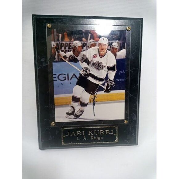 NHL Hockey Legend LA Kings JARI KURRI Vintage Original Autograph Picture Framed - Picture 1 of 8